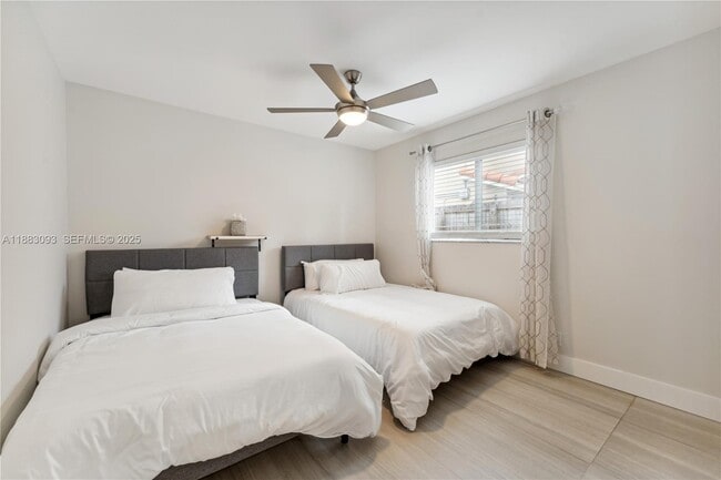 Building Photo - 1424 NE 53rd Ct