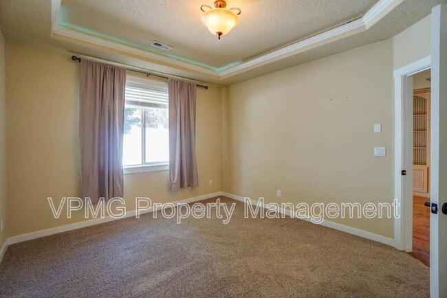 Building Photo - 7002 NE 56th St