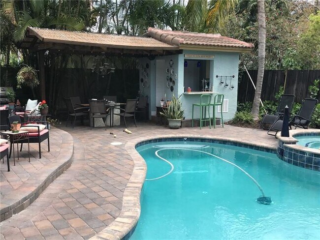 Building Photo - 1334 NE 16th Ave