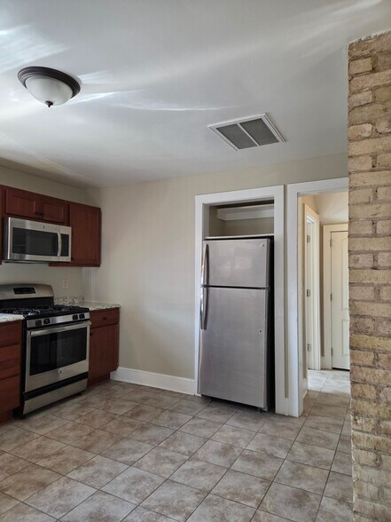 Building Photo - 2213 S Robinson Ave