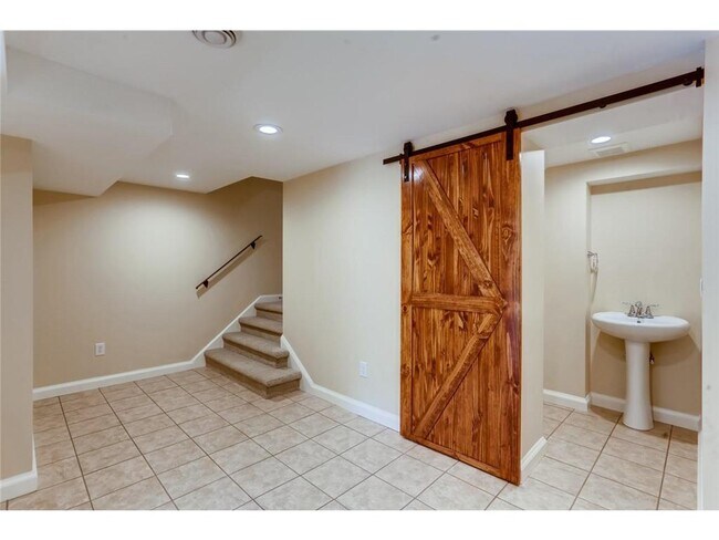 Building Photo - 18000 Breezy Point Rd
