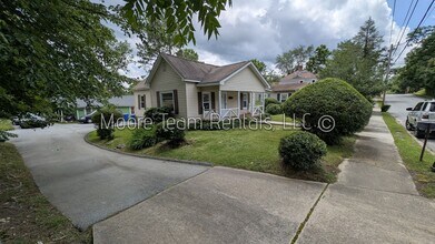 Building Photo - 2 Bed House with Washer/Dryer