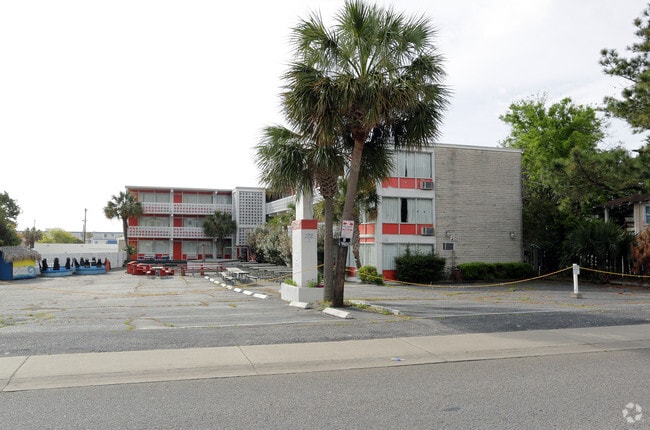 Building Photo - Palms Court
