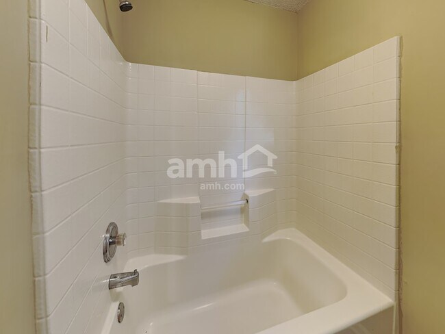 Building Photo - 219 Ashridge Way