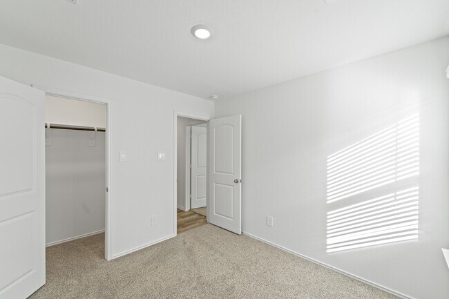 Building Photo - 1011 Vilana Rdg Ln