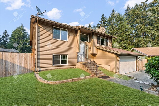 Building Photo - 4BR + Finished Heated Garage | Fenced 1/4 Acre | Mins to JBLM