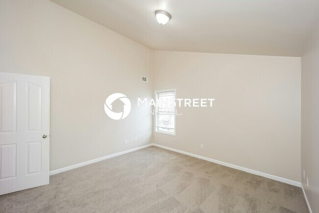 Building Photo - 4 Bedroom Pet-Friendly Home in Fairburn, G...