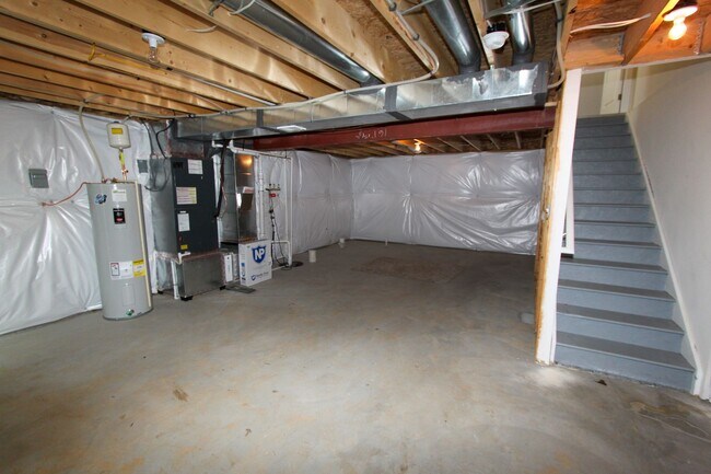 Building Photo - 4 Bed, 2.5 Bath Single Family Home in Mart...