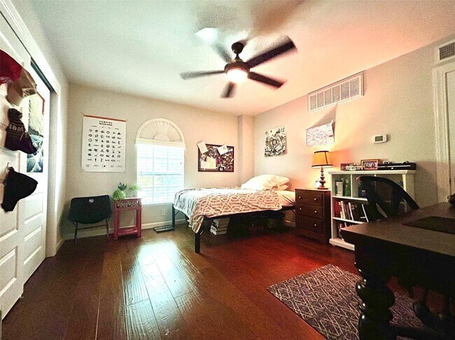 Building Photo - 3110 Red River St