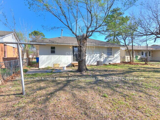 Building Photo - Charming Mid Norman 3 Bed 2 Bath Home!