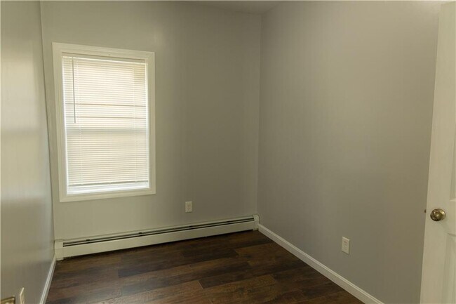 Building Photo - 287 Manton Ave