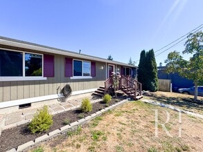 Building Photo - Newly Renovated Charmer in the Heart of Ma...