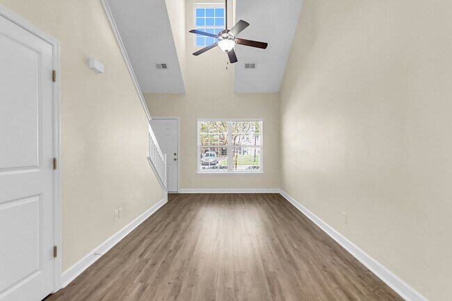 Building Photo - Beautiful FOUR bedroom townhome in Goose Creek!