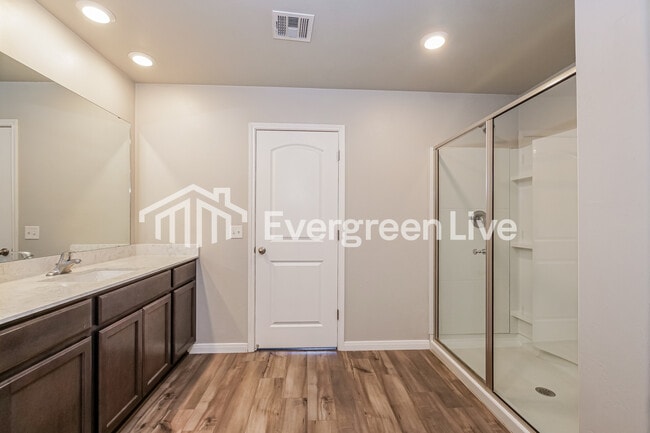 Building Photo - 1600 Maroon Dr