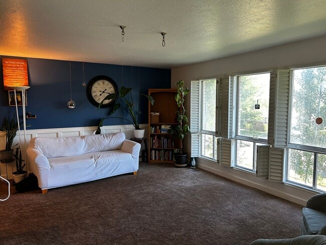 Building Photo - Price Reduced! Beautiful Home For Rent In ...