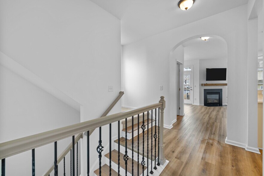 Building Photo - 10122 Glen Autumn Rd