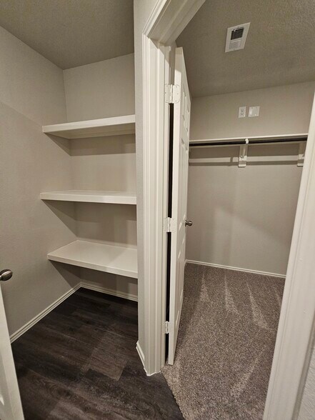 Building Photo - 26126 Halwell Manor Ln