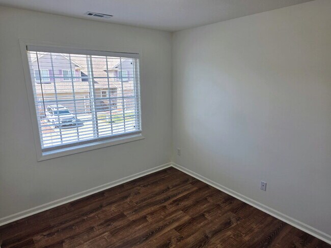 Building Photo - 2215 NW Bayberry Ln