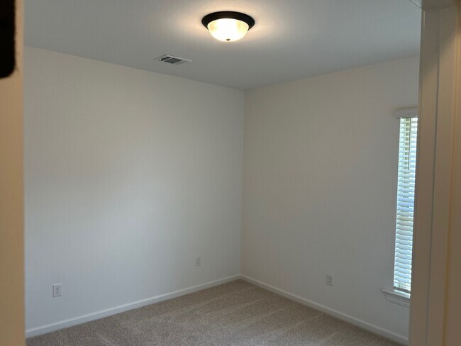 Building Photo - 41372 Rosewood Ln