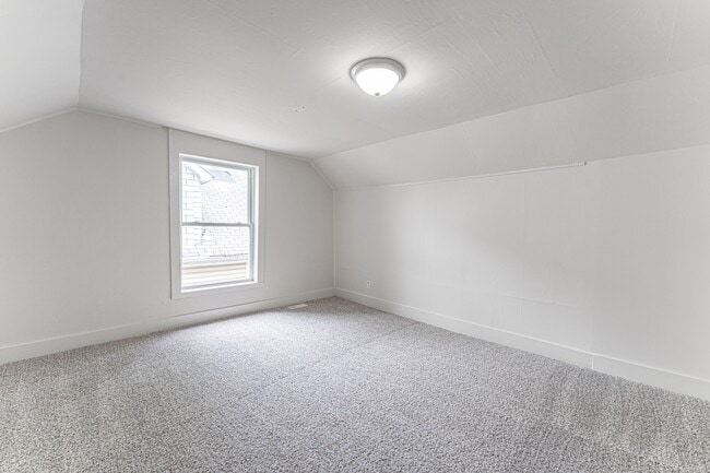 Building Photo - 1155 Hall St