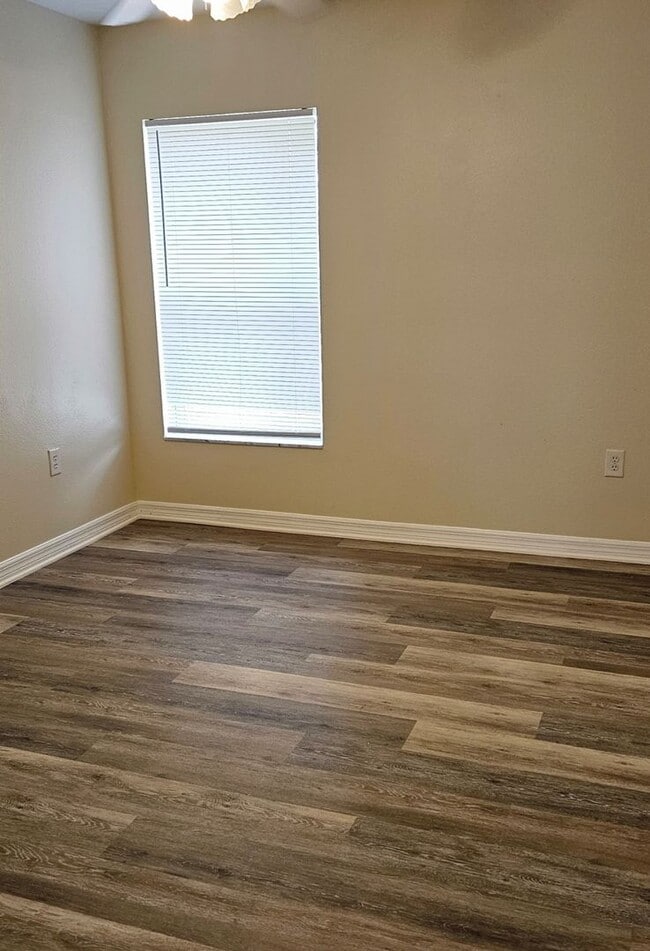 Building Photo - CUTE!  3 BEDROOM / 2 BATH - HALF DUPLEX (DELTONA)