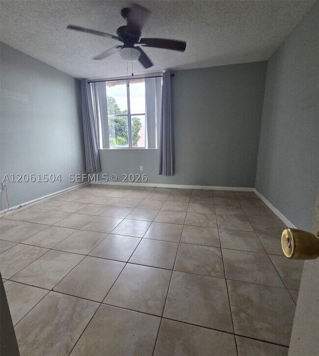 Building Photo - 4241 W 10th Ln