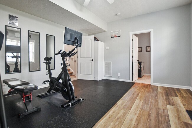 Building Photo - Dog Friendly Four Bedroom!