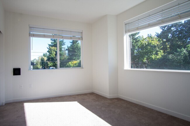 Building Photo - Stylish 2-Bedroom Townhouse in St John's R...