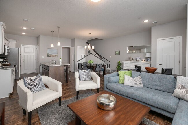 Building Photo - Contemporary 3 Bedroom Towhome in NW Roche...