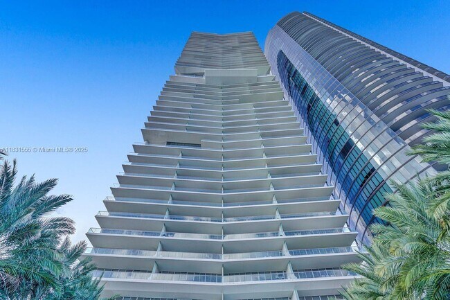 Building Photo - 18501 Collins Ave