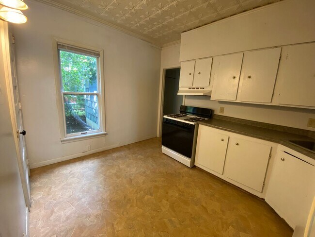 Building Photo - 714 Village