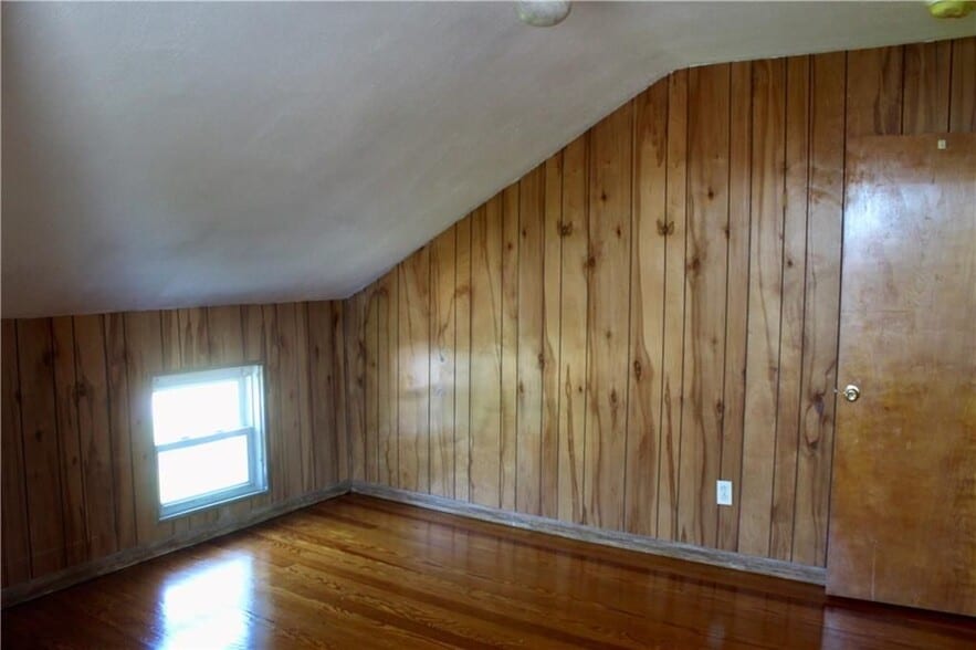 Building Photo - 204 Lewis St