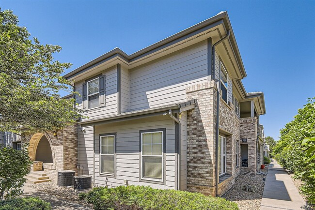 Building Photo - Newly Updated 3 Bedroom, 2 Bath Townhome I...