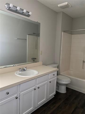 Building Photo - 104 Mesa Moor Dr