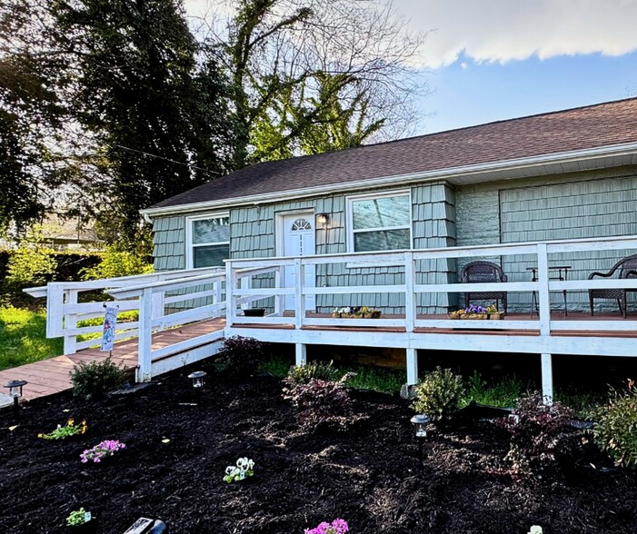 Relax on the Front Porch - 1115 Henrietta Dr