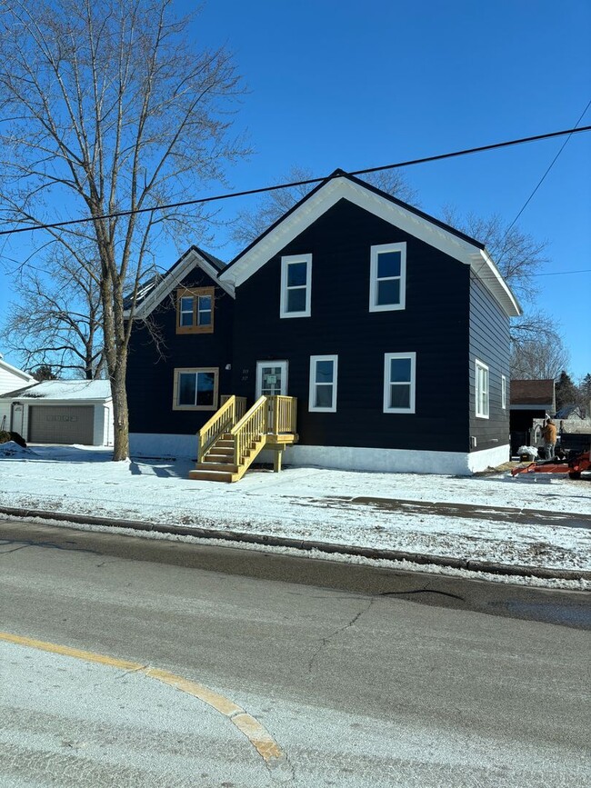 Building Photo - 315-317 Smith