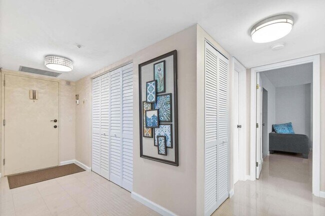 Building Photo - 5440 N Ocean Dr