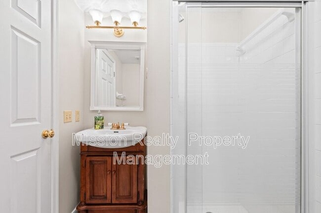 Building Photo - 301 Beacon Ridge Dr
