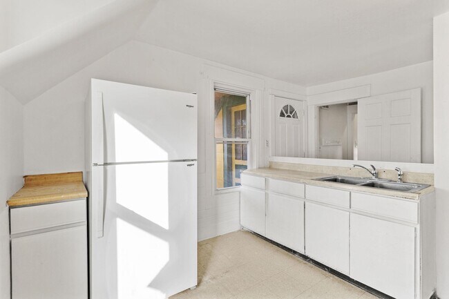 Building Photo - 278 Auburn St