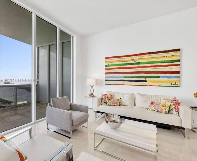 Building Photo - 15811 Collins Ave