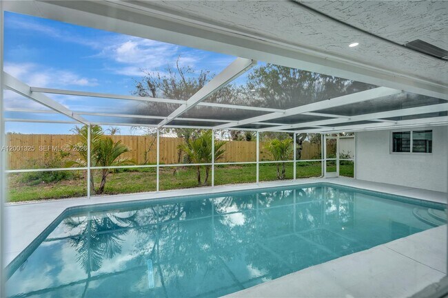 Building Photo - 9125 SE Karin St