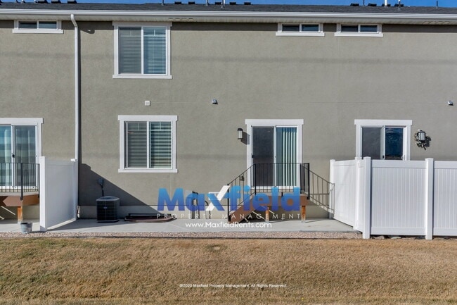 Building Photo - $500 Off Rent -Townhouse Draper - 3 BD 2.5 BA 2 GA - 2250 Square Feet