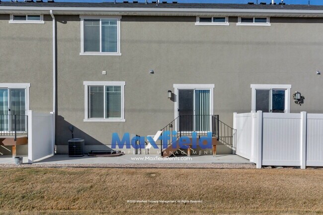 Building Photo - Beautiful Townhouse in Draper - 3 BD 2.5 BA 2 GA - 2250 Square Feet