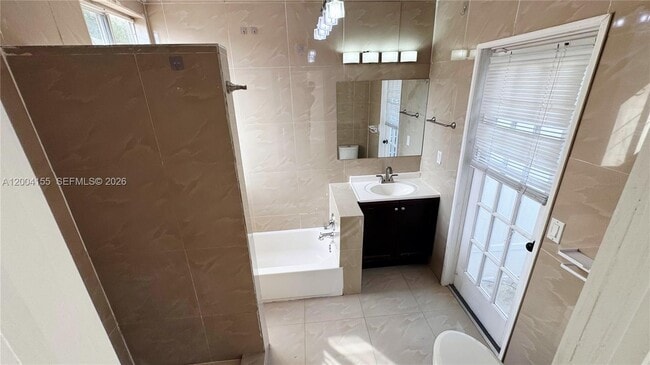 Building Photo - 165 NE 162nd St