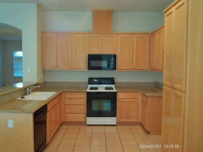 Building Photo - 634 Falling Rock Ct