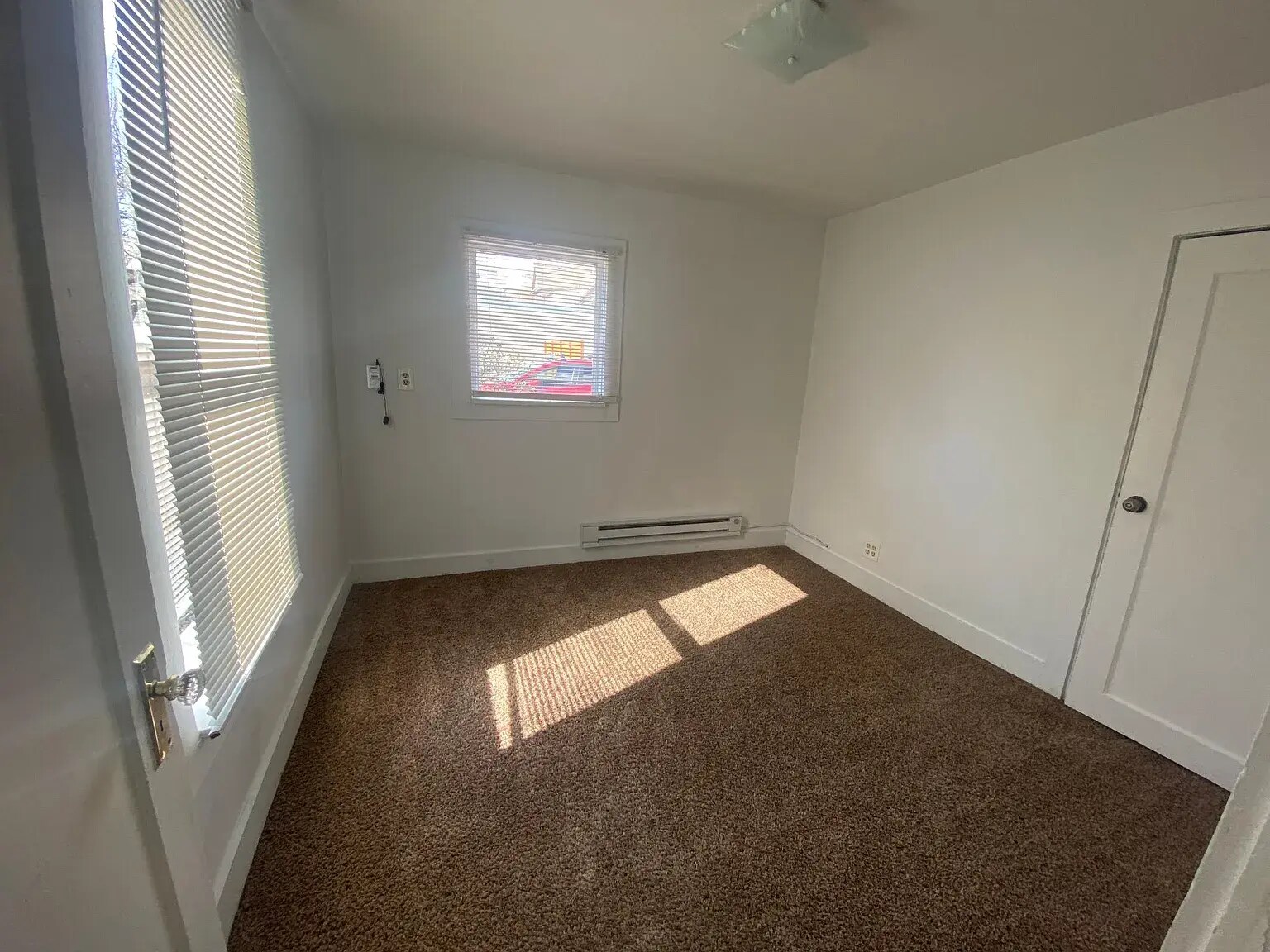 Building Photo - 729 E Linden Ave