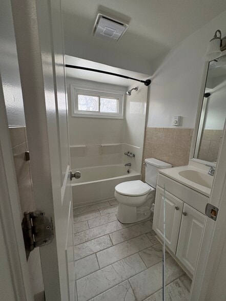 Building Photo - 1201 Parr Lake Dr