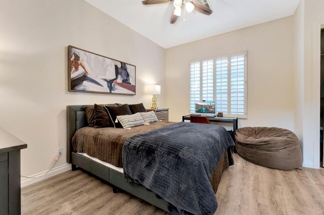 Building Photo - Queensridge Beauty - 5 bedroom on a 1/4+ acre lot