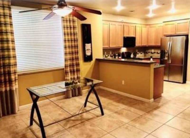 Building Photo - 700 Old Oak Ln