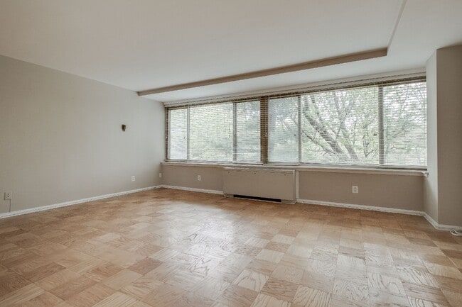 Building Photo - 1210 N Taft St